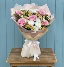 Букет цветов из:  Гвоздики, Орхидеи и Розы в Рамешках
