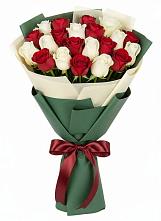 Букет Микс из красных и белых роз в Рамешках