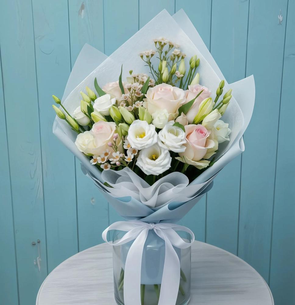 Букет цветов из: Розы и Лизиантусы в Рамешках