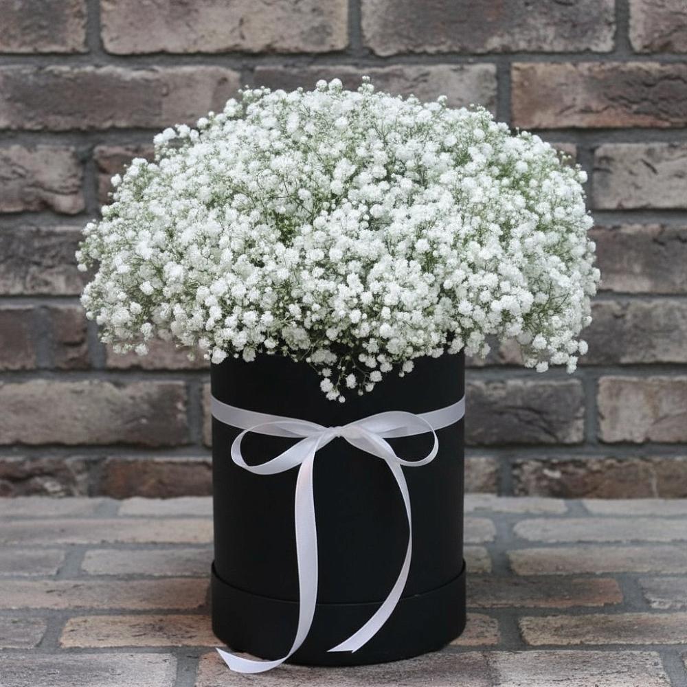 Цветочная композиция из Гипсофила в шляпной коробке в Рамешках