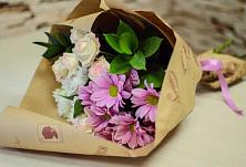 Букет цветов из:  Розы и Хризантемы #REPLACE_PRED# Рамешках