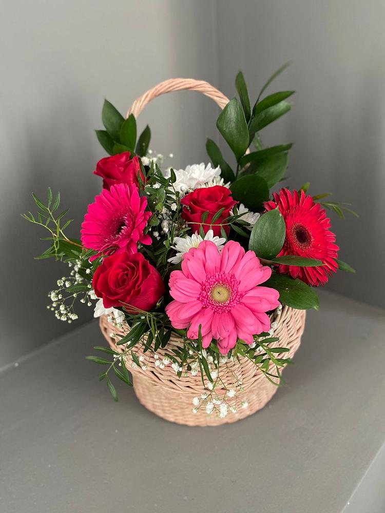 Цветочная композиция из Розы, Хризантемы и Герберы в корзине в Рамешках