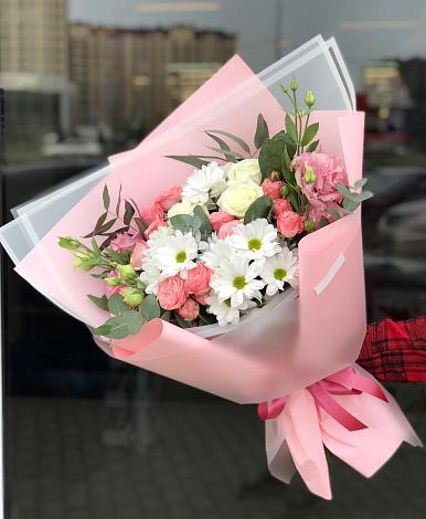 Букет цветов из: Розы, Лизиантусы и Хризантемы в Рамешках